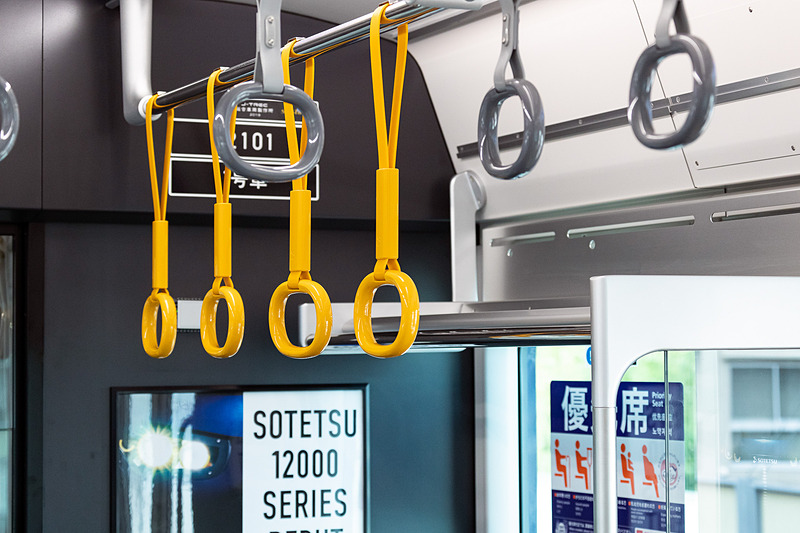 優先席部分は黄色