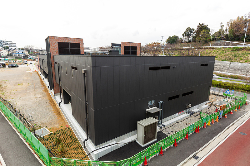 裏側から見た駅舎