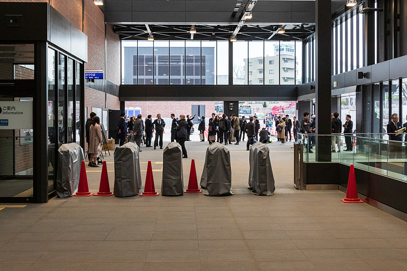 改札内から出入り口方向