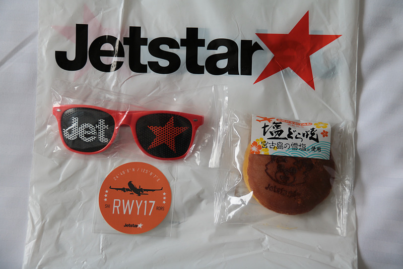 GK323便の搭乗客に配った初便の記念品