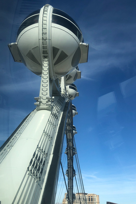 球体のキャビンの外観がおもしろい