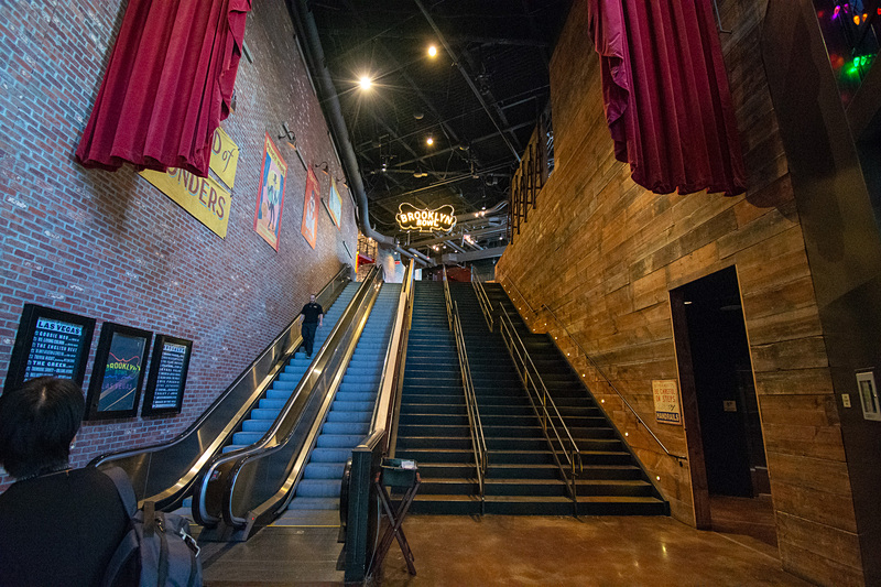 内装はアメリカンダイナーといった趣き