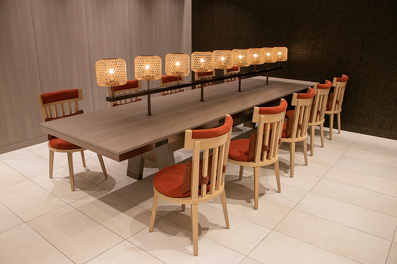 こちらの席もAC電源と充電用のUSBポート（1.5A）がある