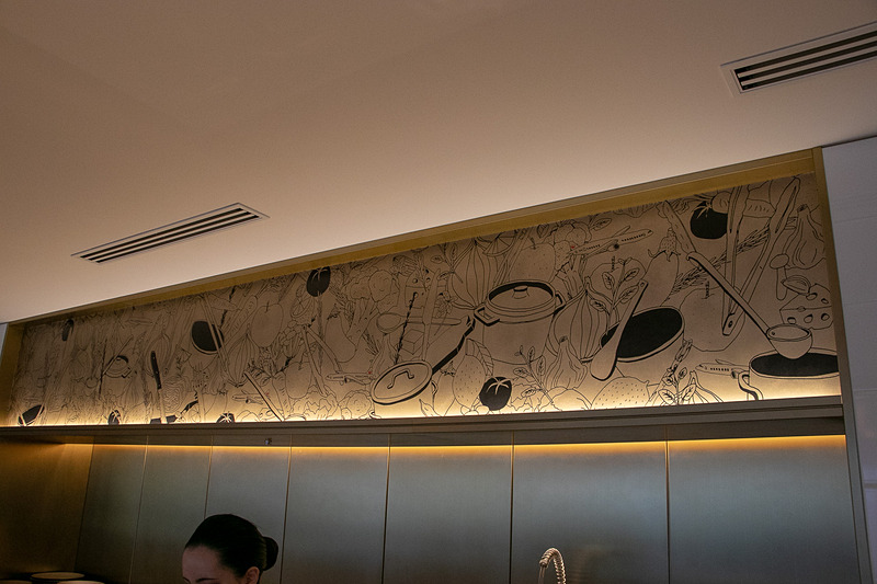 JALの飛行機が数機隠れているイラスト