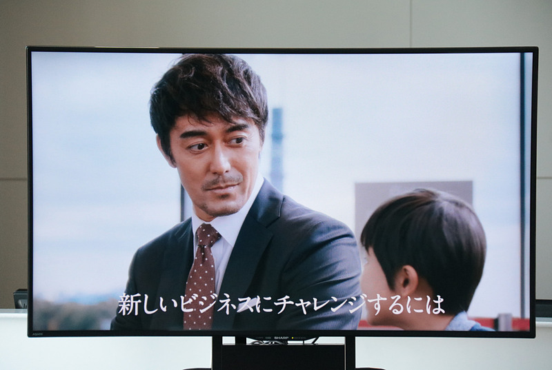 就航記念セレモニーで上映したシアトル線のCM「JAL シアトル解説準備室長 阿部寛」