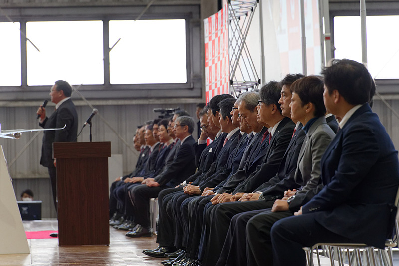 グループ各社の社長から一言ずつあいさつ