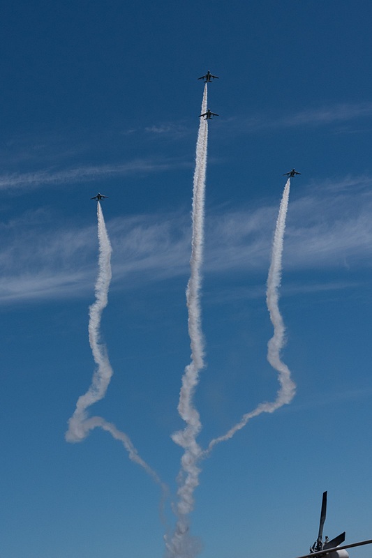 航空自衛隊のアクロバットチーム「ブルーインパルス」