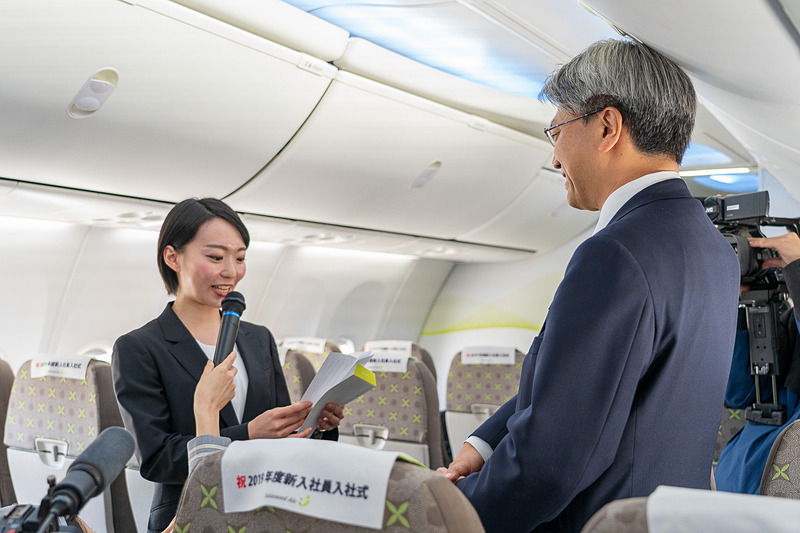 新入社員代表あいさつをした酒井彩菜さんは宮崎県串間市出身