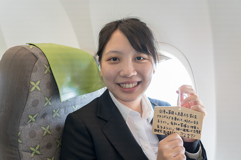 機上で書かれた頼もしい誓いの数々！