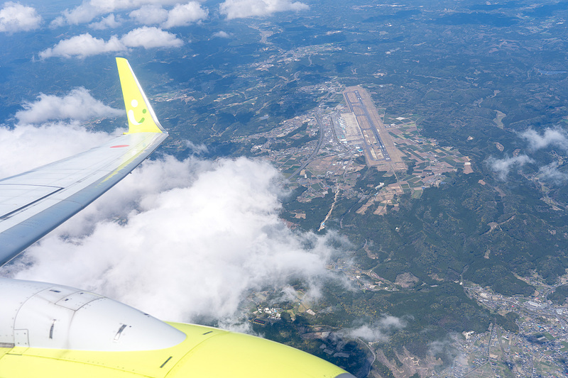 いよいよ鹿児島上空に。霧島連山や鹿児島空港の上空を飛行