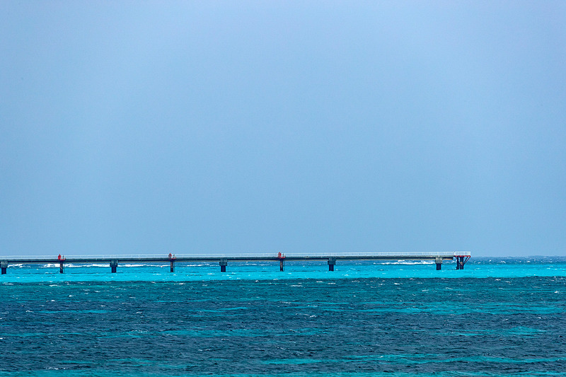 アップでこのぐらい（400mm）。海の色は光線状態で変化するので前の写真とイメージが違って見える