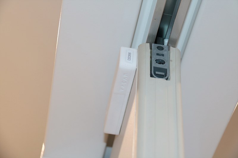 こちらは女性用トイレ。“機能分散”により、スペースの広い多機能トイレの使用頻度を下げるためのプランニングがされている