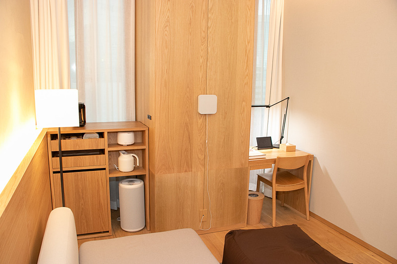 クローゼットやテーブルまわり