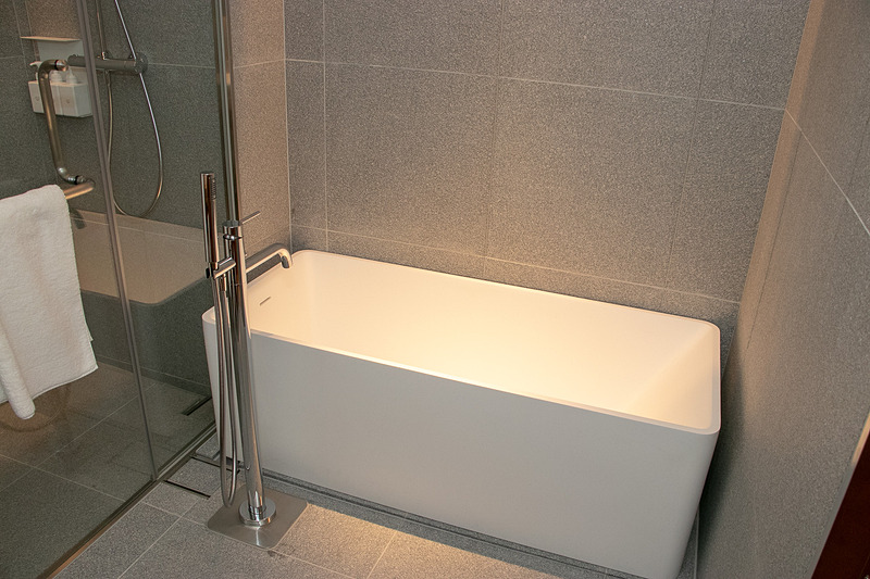 タイプDクラスから客室にバスタブを備える