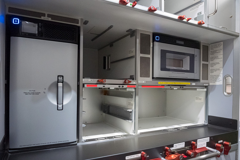 ギャレーは機内4か所