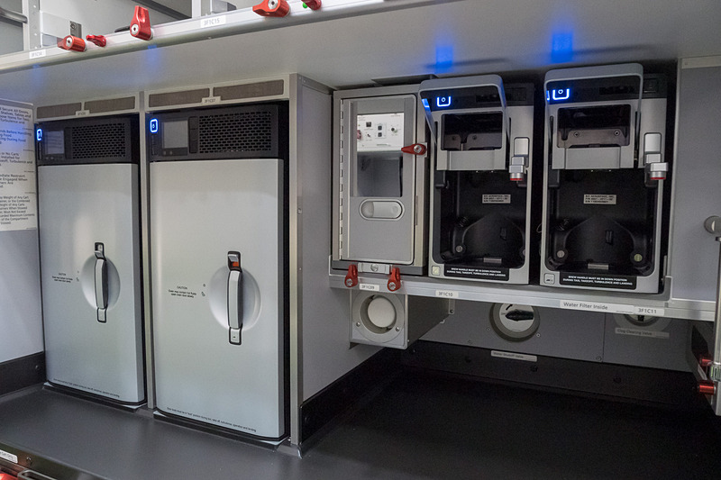 ギャレーは機内4か所