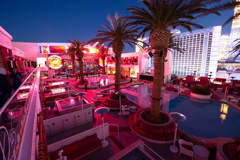 屋上プールクラブの「ドライズ・ビーチクラブ＆ナイトクラブ（Drai's Beachclub ＆ Nightclub）」