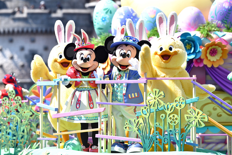 「Tip-Top イースター」で春の訪れをお祝いするミッキーマウスたち