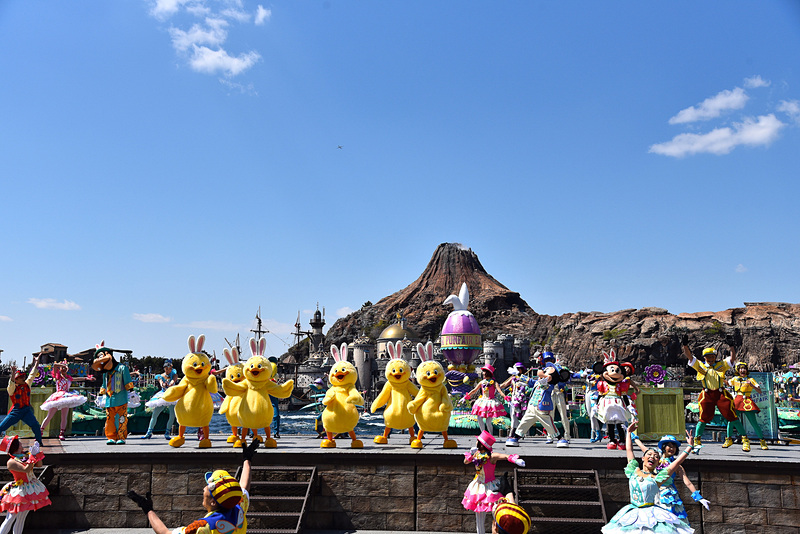 「Tip-Top イースター」では生まれたばかりの「うさピヨ」がディズニーの仲間たちと春を楽しむ