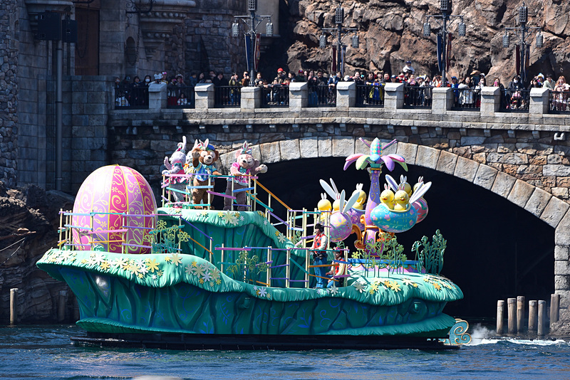 ダッフィー、シェリーメイたちは「イースターフライヤー」で空飛ぶライド付き