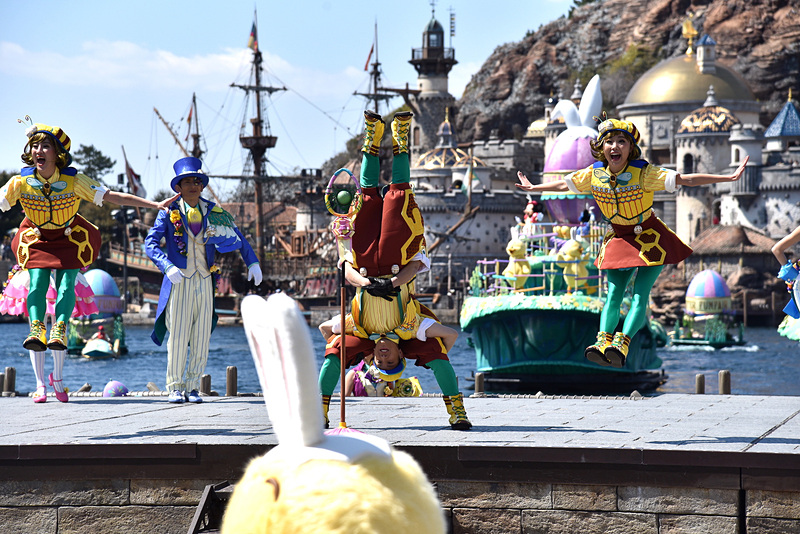 アクロバットで観客を笑顔にする「ハニービー・ブリーズ」