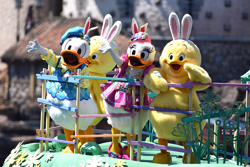 ドナルドダックとデイジーダックも「うさピヨ」と仲よし