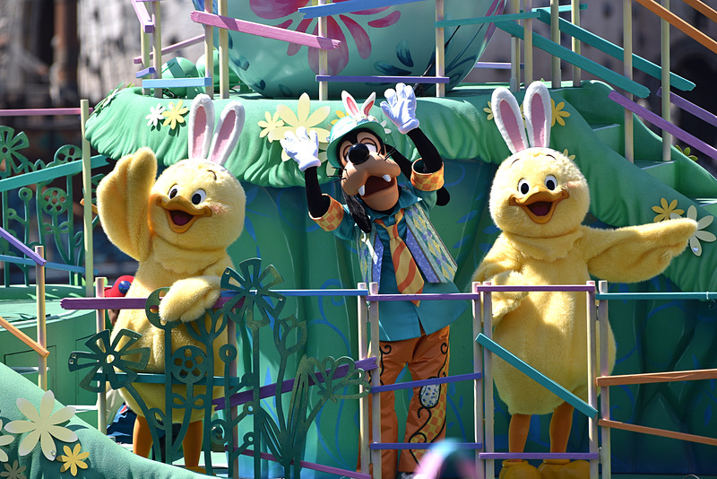 グーフィーは一緒にうさぎポーズ