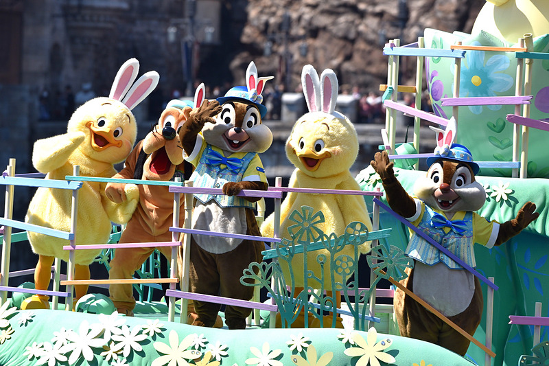 チップとデール、プルートは全員でスウィング