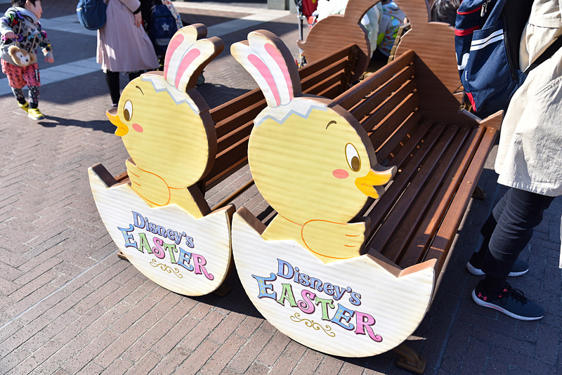 休憩用のベンチも「うさピヨ」に