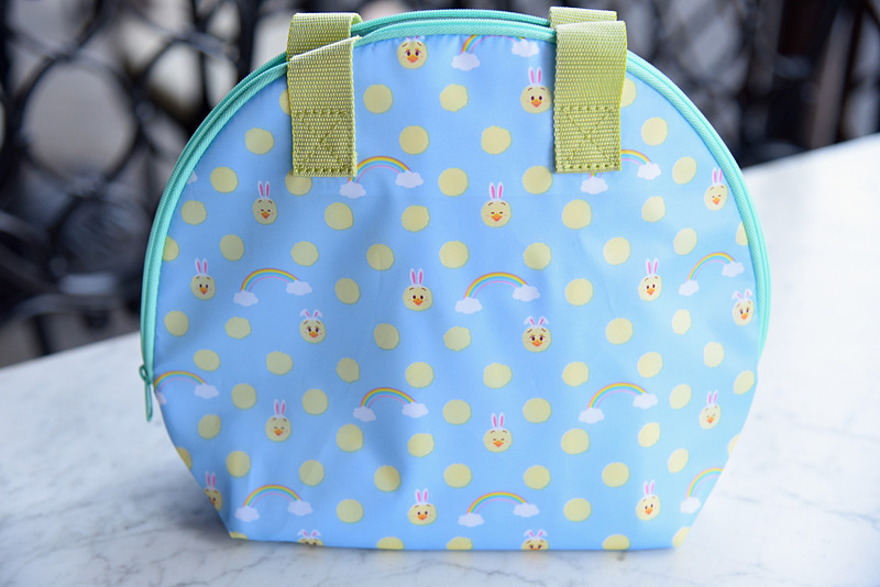 「スーベニアランチケース」の裏側には「うさピヨ」がいっぱい！