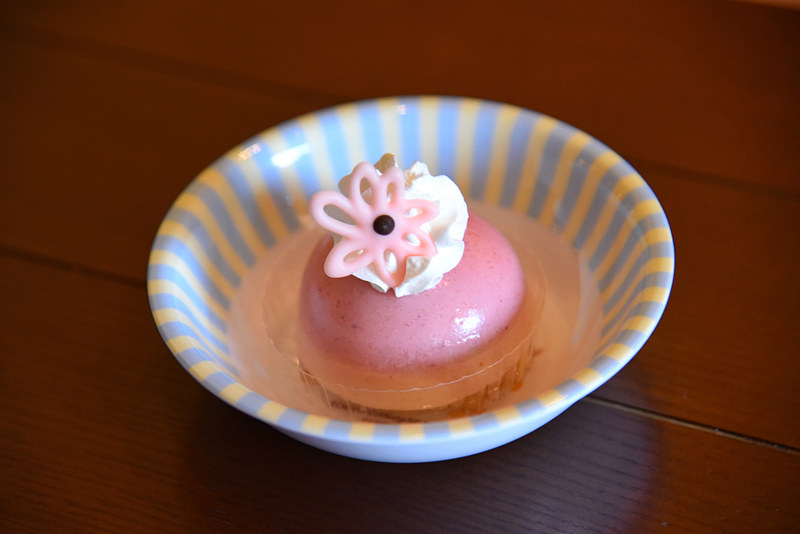 「チェリー＆バニラムースケーキ、スーベニアプレート付き」