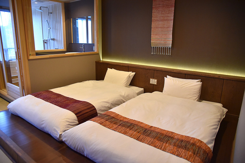 南部裂織がポイントとなったベッド