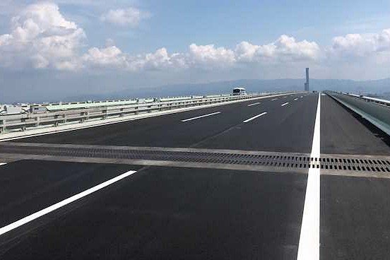 完全復旧した関西国際空港連絡橋