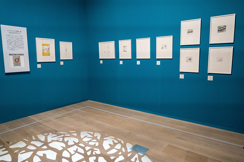 展示は7部構成となっていて壁の色が変わっていく