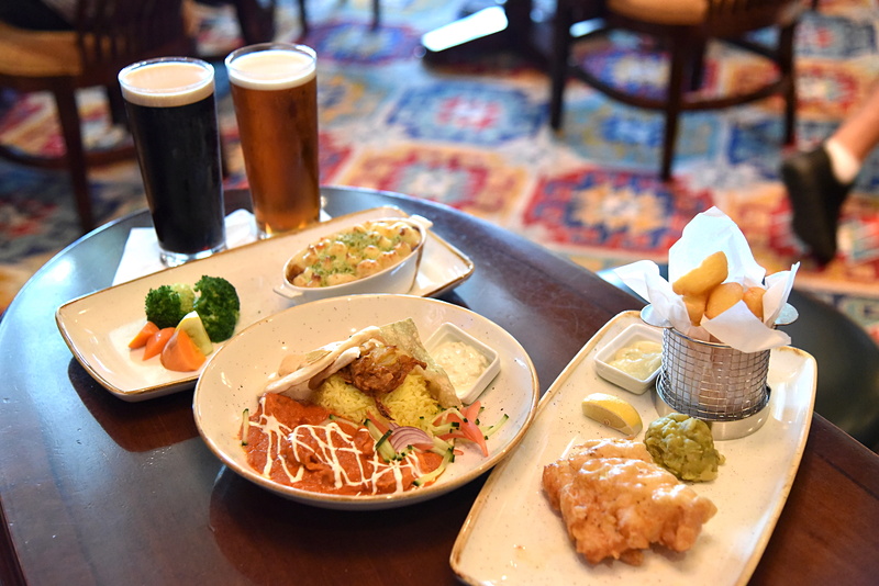 人気の3品をシェア。「Guinness」（6.90豪ドル、約599円、1豪ドル＝86.74円換算）と一緒に