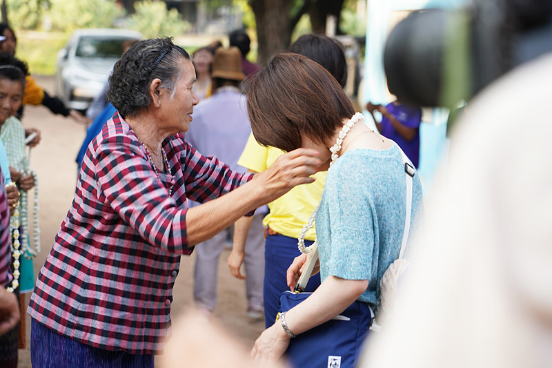 立ち寄った村で熱烈歓迎を受けました
