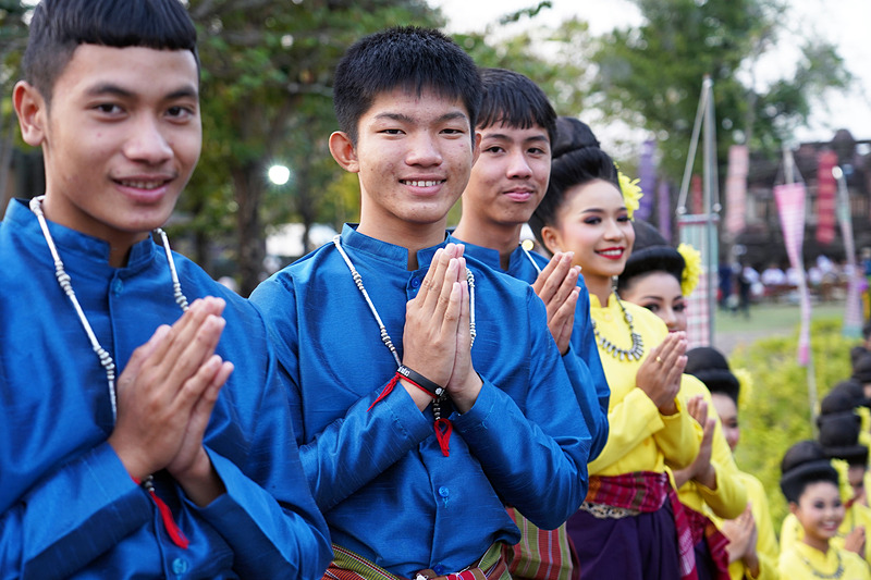 バスを降りた私たちを踊り子さんたちがVIP待遇で出迎えてくれてびっくり、そして感動