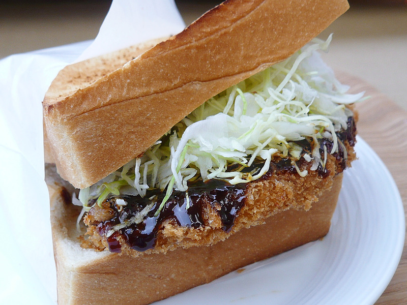 ランチタイムの「BIG味噌カツサンド」700円