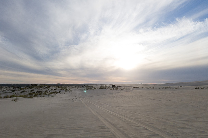 サウザンフォレスト地域にある国立公園内の砂丘。白い砂が特徴的の砂丘でオフロード車で訪れるツアーなどに参加できる