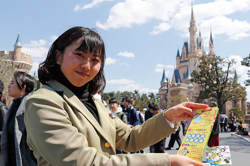 8つすべて見つけてキャストに「うさたまみっけ！」と宣言するとスペシャルなシールがもらえる