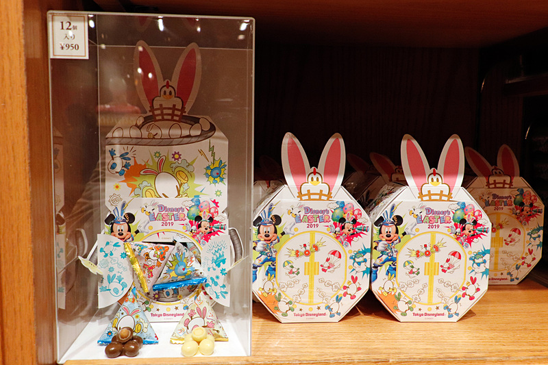 イースターエッグを作るマシンをイメージした凝ったケースの「チョコレート」（950円）