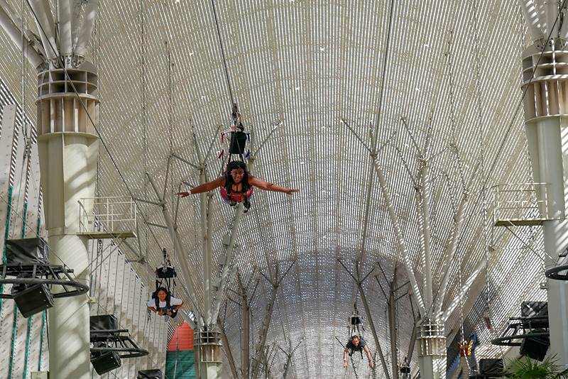 アーケードを端から端まで、約533mの距離を疾走する「Zoomline」。どうせならこちらを楽しみたいです