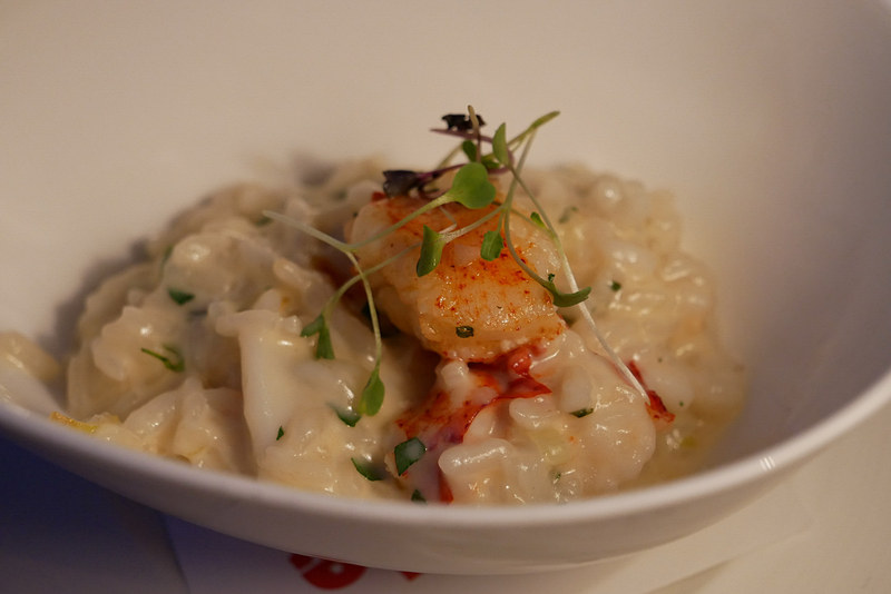 こちらはロブスターのリゾット。ロブスターの旨味が口いっぱいに広がります