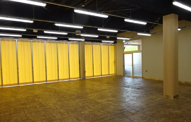 大屋根広場（半屋外：下り線）