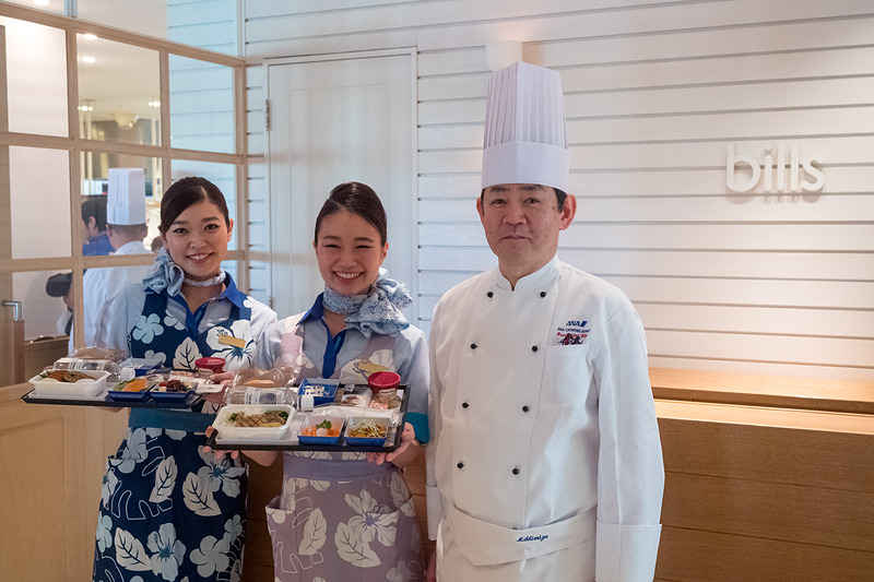 ANAとbillsがコラボレーションした機内食をお披露目。東京（羽田/成田）発～ハワイ・ホノルル行き便の機内で5月24日から提供する