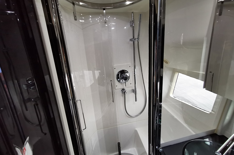 シャワールームで汗を流せる