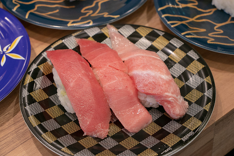 「本マグロ三貫盛り」（650円、税別）