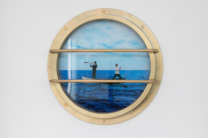 もともと海に浮かぶ客船をイメージして建造された海ほたるPAだが、それをさらに印象づける意匠が通路にも施されている