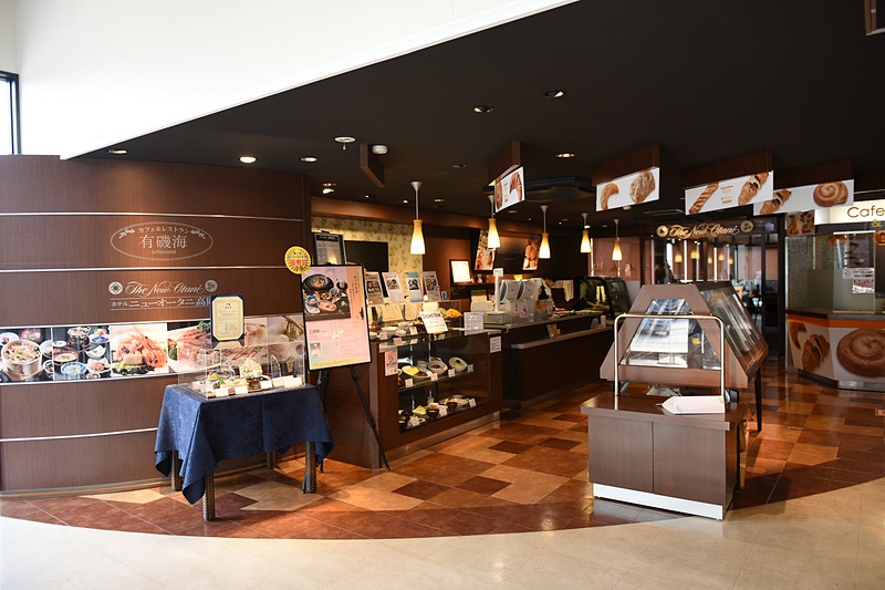 北陸道 有磯海SA（下り）は滑川市と黒部市の間に位置する魚津市にあり、一般道からもアクセスできる。2016年の高速道路のSA、PA（パーキングエリア）のレストランメニューコンテスト全国大会においてグランプリに輝いたメニューである「越中とやま 食の玉手箱“旅のしおりに想いを込めて”」は3200円で提供中