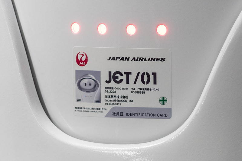 JETは空港案内・接客に従事するれっきとしたJAL社員